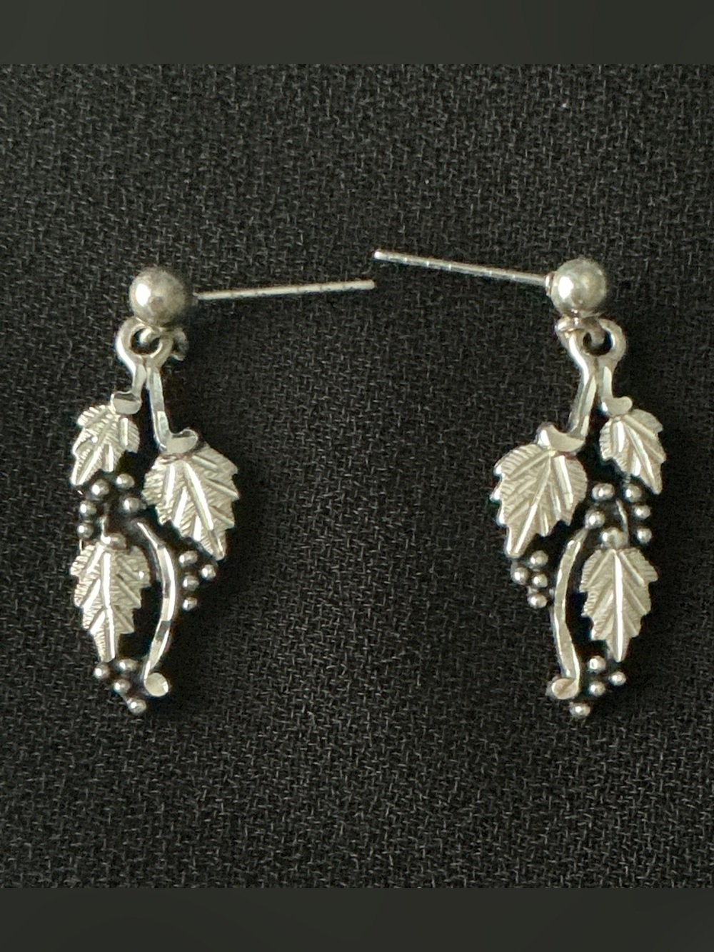 Vintage 925 WHEELER BLACK HILLS GOLD Sterling Grape Leaves and Vine Earrings